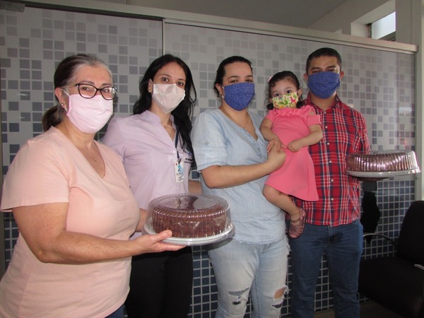 Devido a pandemia, o bolo foi servido seguindo rigorosas normas de segurança